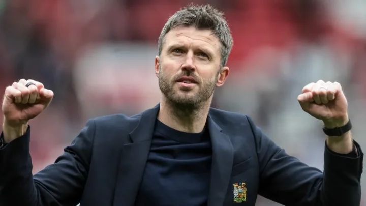 Former Man Utd captain urges Michael Carrick to sign Liverpool legend