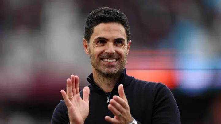 Arsenal enter race to sign £50m midfielder after Manchester United approach