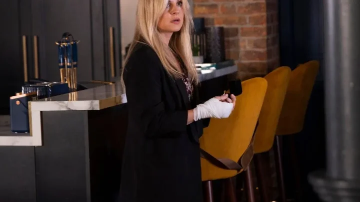Kit stalks Sarah as he plots vindictive revenge in Coronation Street