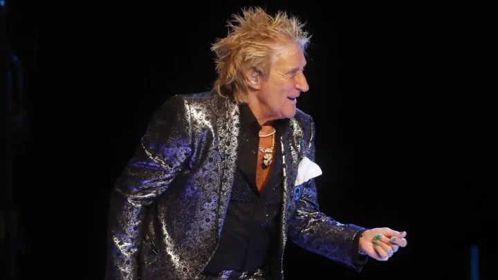 Rod Stewart, 81, forced to use oxygen tank onstage after he almost faints mid-concert