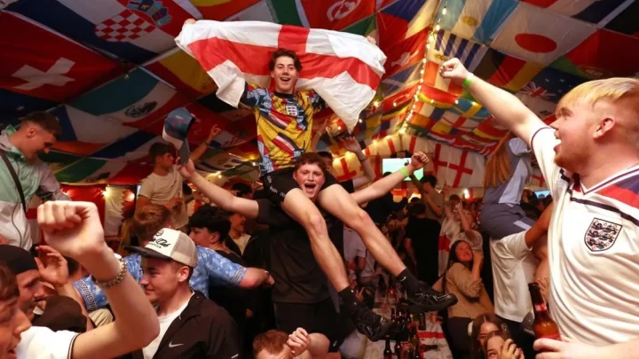 Three Lions fans roar with delight after edging 6 goal thriller against Croatia