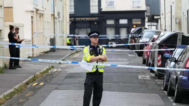 Passers-by tackle knife-wielding attacker after people assaulted in street