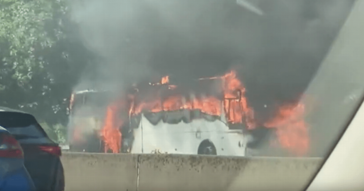 coach-fire-M25-f22f_1781905026