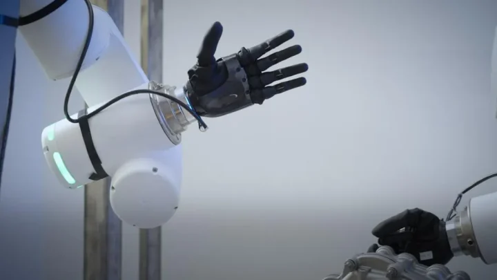 How people with prosthetic arms are teaching robots to ‘feel’ like a human