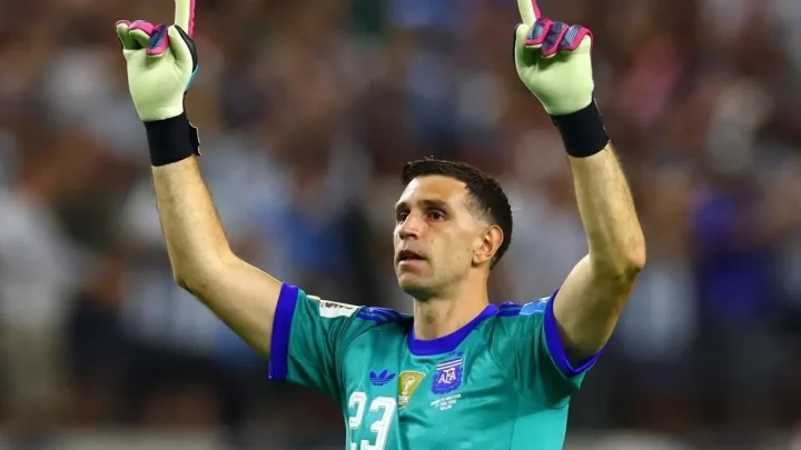 Aston Villa to submit bid for France goalkeeper as Emiliano Martinez replacement
