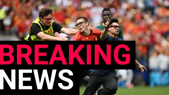 Three pitch invaders halt Belgium vs Senegal World Cup match