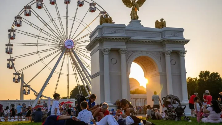More than 165,000,000 across US seek freedom from the heat on 250th anniversary
