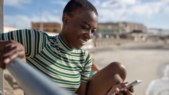 Brits urged to turn off 5G in UK holiday hotspots as millions get ‘nasty surprise’ bill
